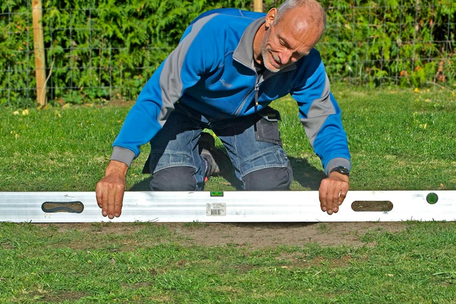 Rett opp dumpene i plenen Rett opp dumpene i plenen